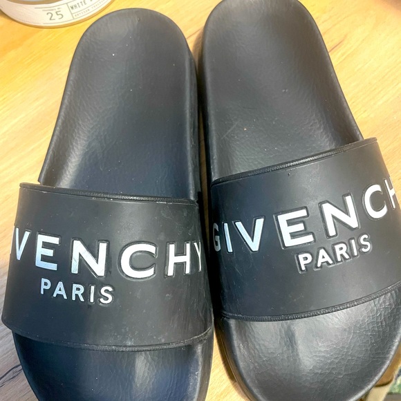 Women’s Givenchy Slides. - Picture 1 of 3